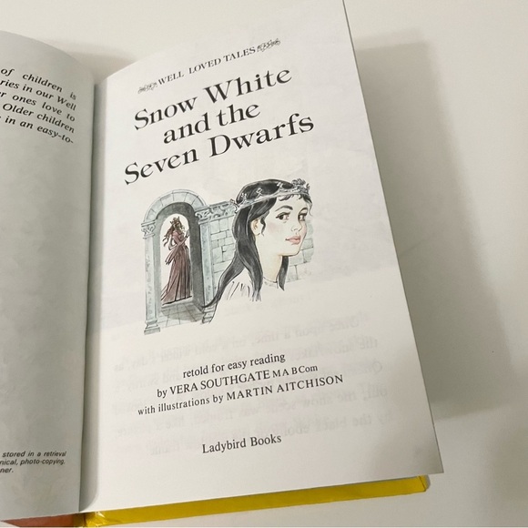 Vintage Well Loved Tales Snow White and The Little Mermaid Books - Picture 15 of 16